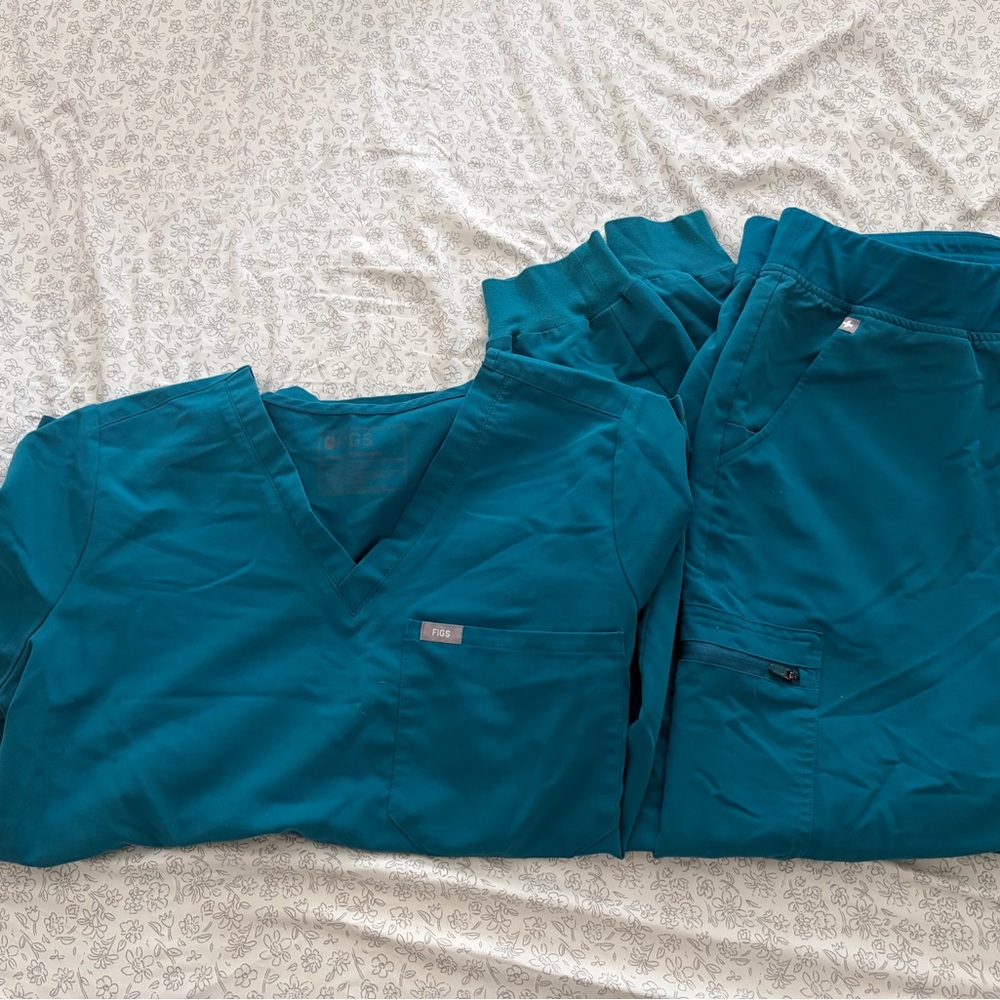 Teal Figs Jogger Scrub Set
